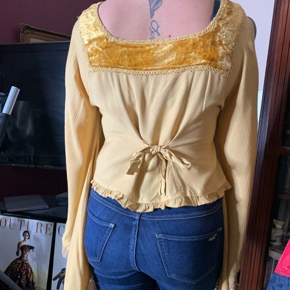 Renaissance Batwing Sleeve Top - Picture 6 of 9